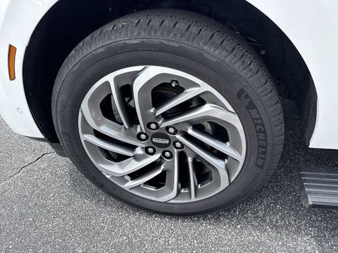 Used 2025 Lincoln Navigator L Reserve AWD/4WD image 11