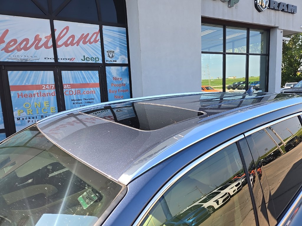 Used 2019 Toyota Highlander XLE FWD image 18