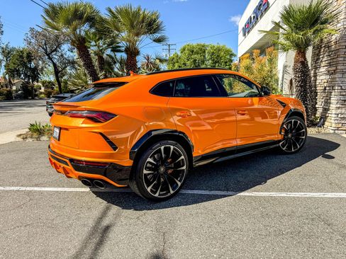 Used 2021 Lamborghini Urus image 7