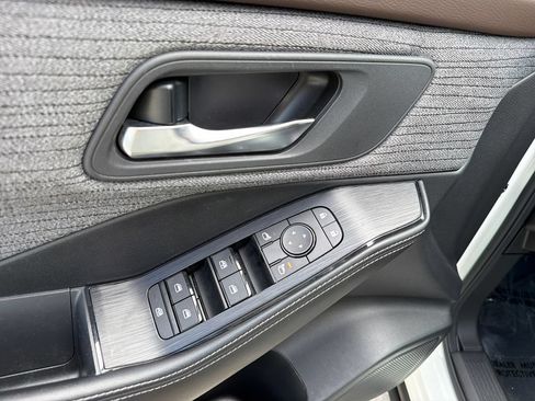Used 2023 Nissan Rogue SV FWD image 17