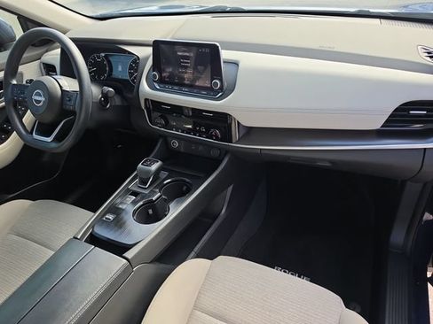 Certified 2022 Nissan Rogue SV FWD image 11