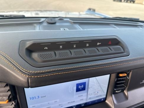 Used 2024 Ford Bronco Badlands image 39
