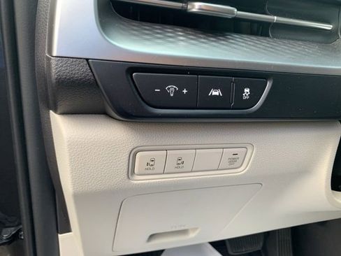 Used 2024 Kia Carnival LX image 27