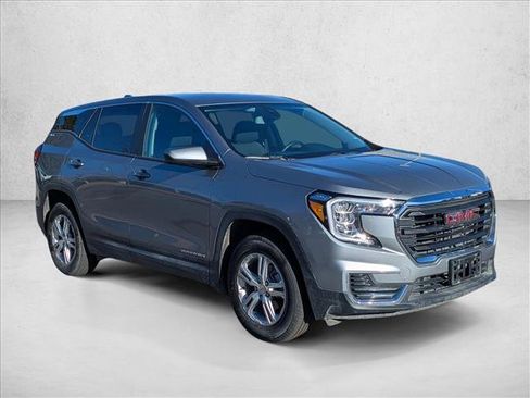 Used 2024 GMC Terrain SLE image 3
