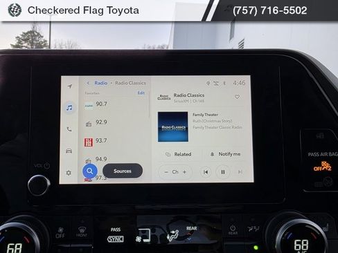 Used 2023 Toyota Highlander XLE image 32