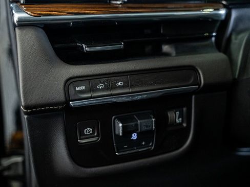 Used 2021 Cadillac Escalade Premium Luxury w/ Driver Assist Tech Package image 34