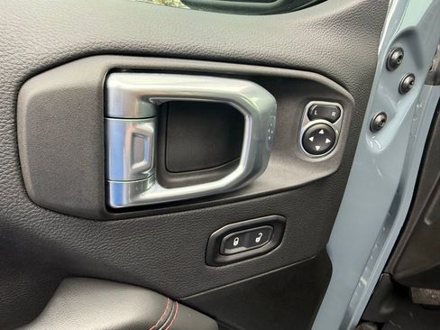 Used 2025 Jeep Wrangler Unlimited Rubicon image 23