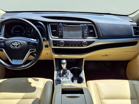 Used 2019 Toyota Highlander XLE FWD image 13
