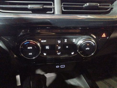 Used 2024 Chevrolet Trax RS w/ Sunroof Package image 17