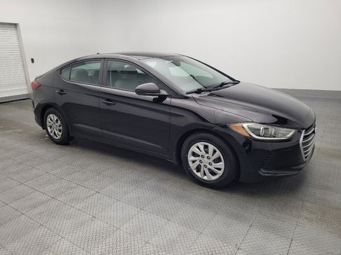 Used 2017 Hyundai Elantra SE image 11