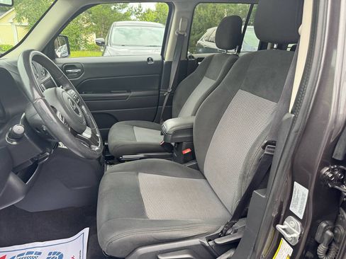 Used 2017 Jeep Patriot Latitude w/ Sun/Sound Group AWD/4WD image 21