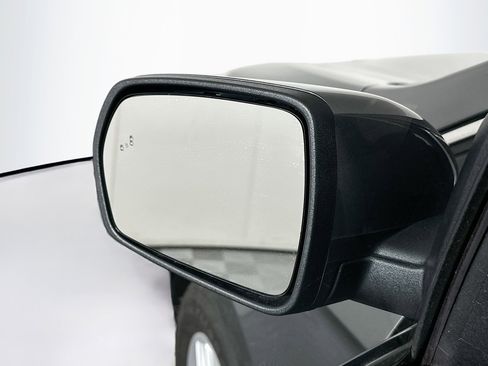 Used 2023 Ford Edge SEL image 16