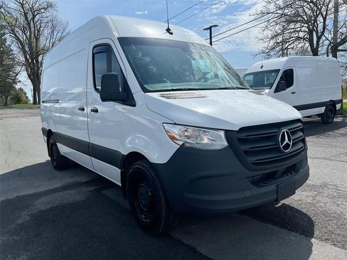 Used 2023 Mercedes-Benz Sprinter 2500 image 7