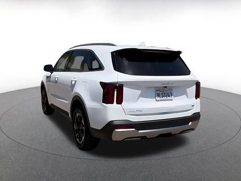 Used 2024 Kia Sorento S AWD/4WD image 4