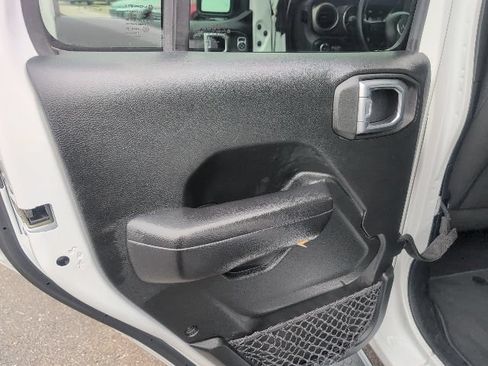 Used 2018 Jeep Wrangler Unlimited Sport S AWD/4WD image 32