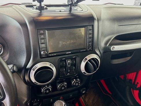 Used 2013 Jeep Wrangler Unlimited Sahara w/ Dual Top Group AWD/4WD image 17
