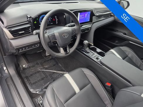 Used 2025 Toyota Camry SE FWD image 10