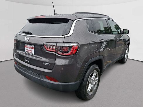Used 2024 Jeep Compass Latitude w/ Sun and Sound Group AWD/4WD image 10