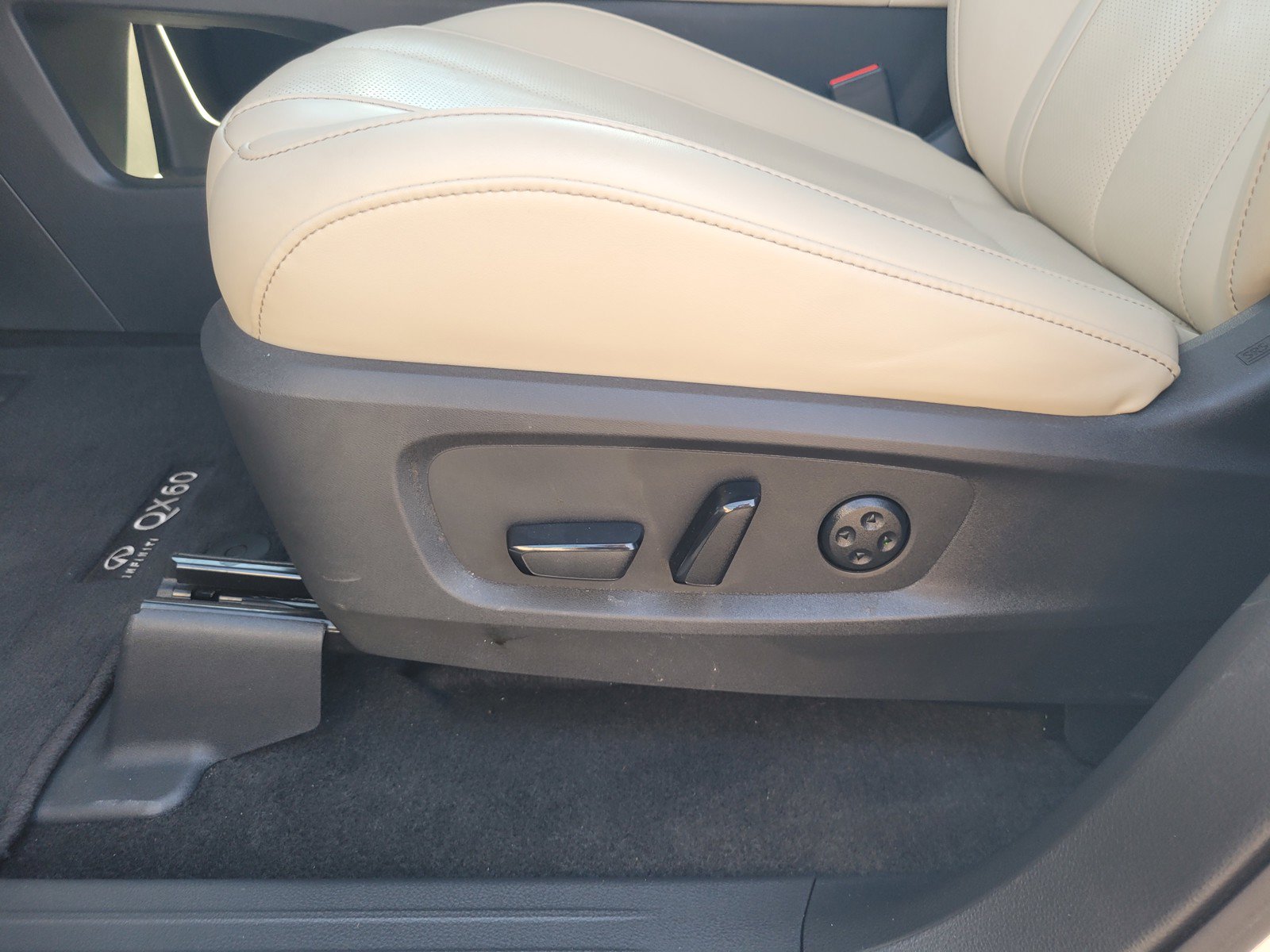 Used 2024 INFINITI QX60 Luxe w/ Performance Audio Package AWD/4WD image 10