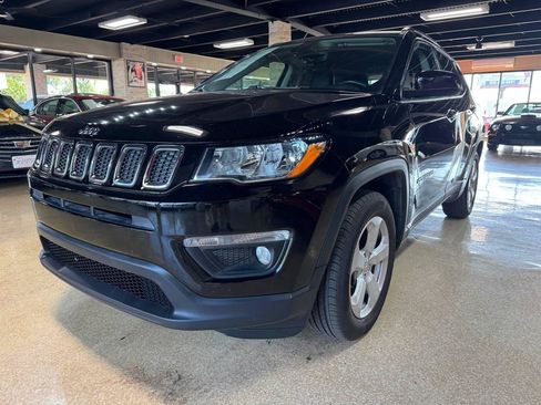 Used 2018 Jeep Compass Latitude w/ Popular Equipment Group FWD image 3