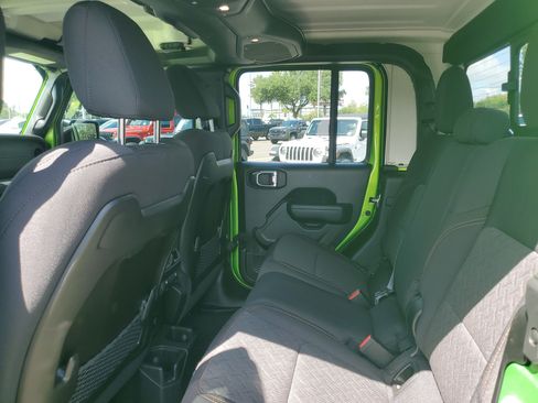 Used 2025 Jeep Gladiator Mojave w/ Safety Group AWD/4WD image 13