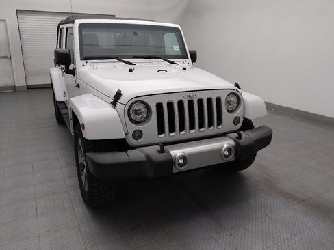Used 2017 Jeep Wrangler Unlimited Sahara w/ Connectivity Group AWD/4WD image 14