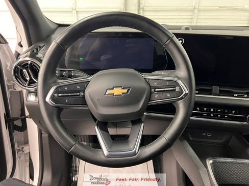 Used 2025 Chevrolet Equinox LT FWD image 42