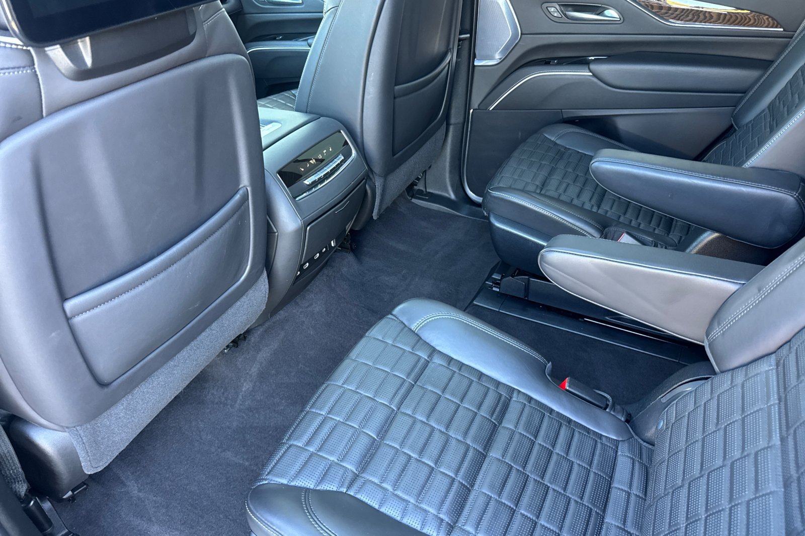 Certified 2023 Cadillac Escalade Sport Platinum w/ LPO, ONYX Package AWD/4WD image 13
