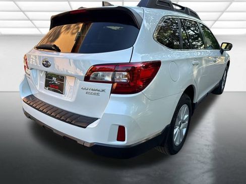 Used 2017 Subaru Outback 2.5i Premium AWD/4WD image 6