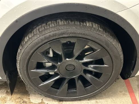 Used 2021 Tesla Model Y Long Range image 5
