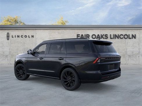 New 2025 Lincoln Navigator Reserve w/ Jet Appearance Package image 4