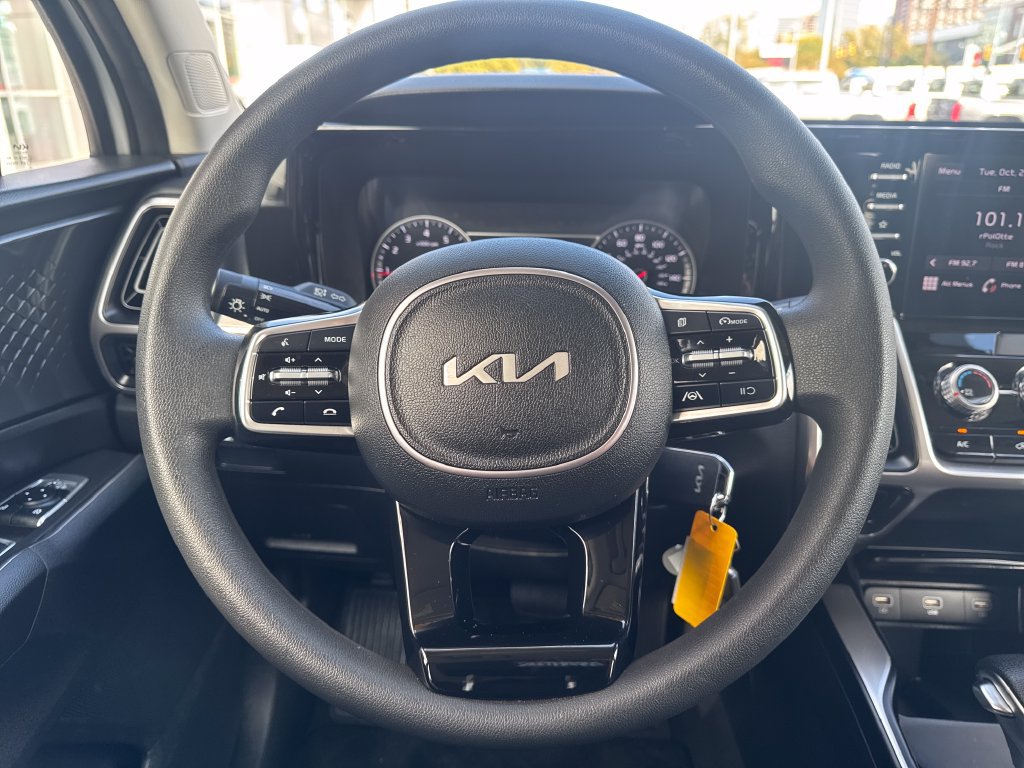 Used 2023 Kia Sorento LX AWD/4WD image 15