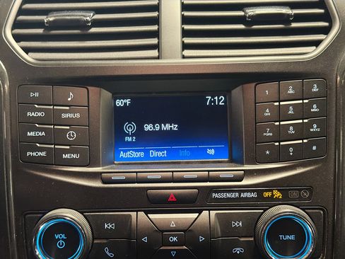 Used 2019 Ford Explorer XLT image 19