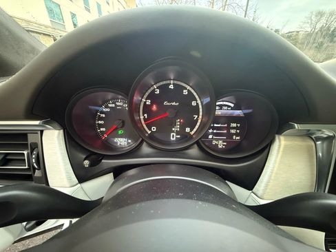 Used 2020 Porsche Macan Turbo image 14