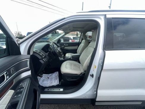 Used 2019 Ford Explorer Platinum AWD/4WD image 10