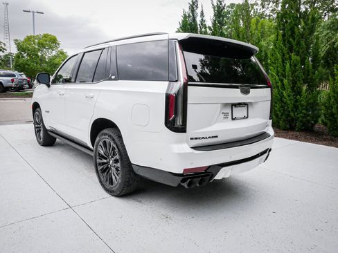 Used 2023 Cadillac Escalade V w/ LPO, ONYX Package AWD/4WD image 8