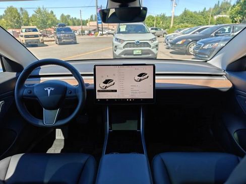 Used 2019 Tesla Model 3 Mid Range image 18