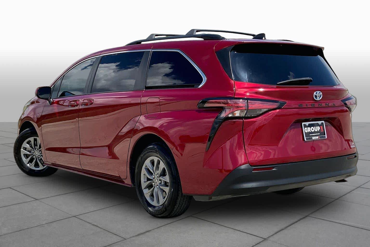 Used 2022 Toyota Sienna LE FWD image 12