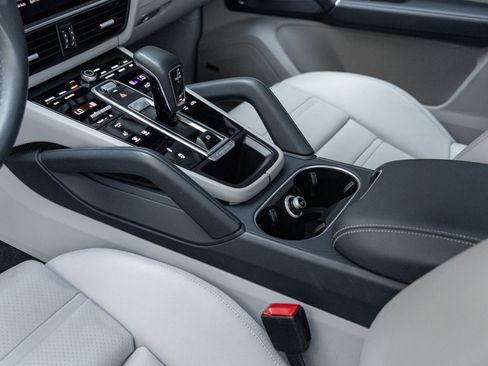 Certified 2022 Porsche Cayenne Coupe image 22