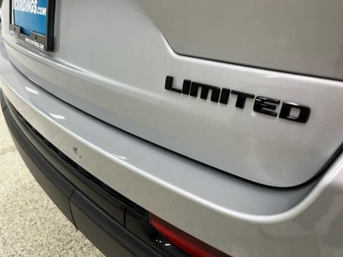 Used 2024 Jeep Grand Cherokee Limited w/ Black Appearance Package image 11