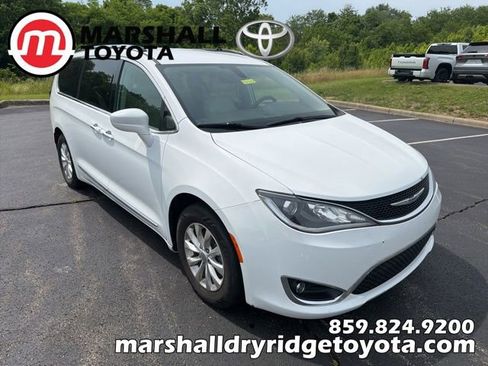 Used 2019 Chrysler Pacifica Touring-L FWD image 1