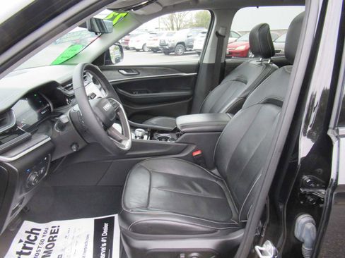 Used 2023 Jeep Grand Cherokee 4WD 4xe w/ Luxury Tech Group II image 15