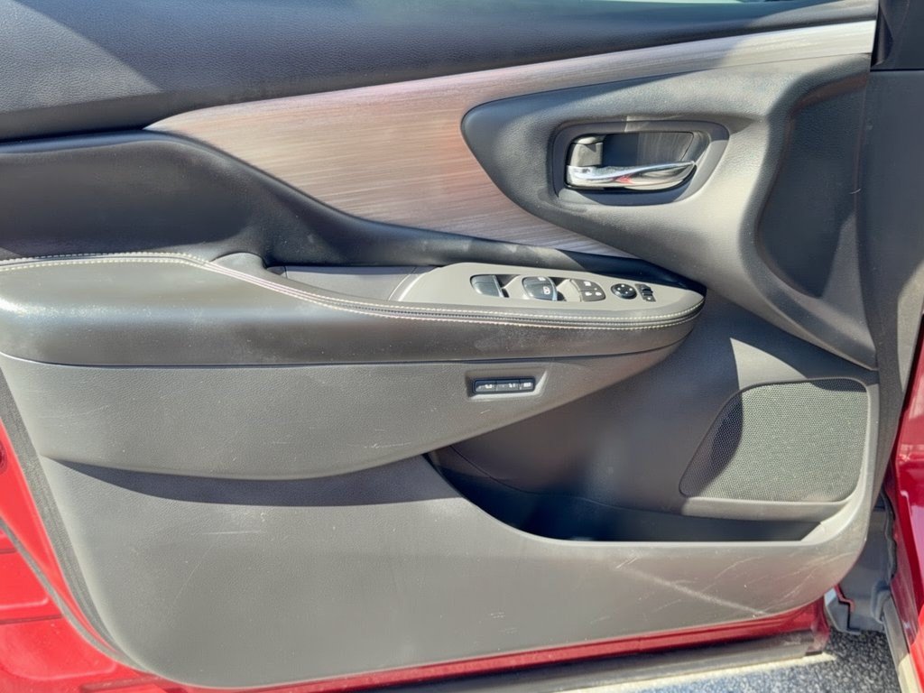 Used 2015 Nissan Murano Platinum w/ Platinum Technology Package FWD image 14