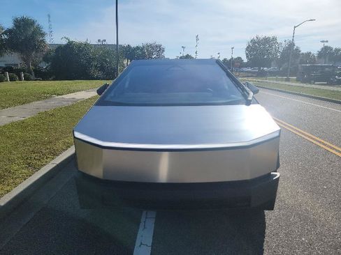 Used 2024 Tesla Cybertruck AWD Crew Cab image 5