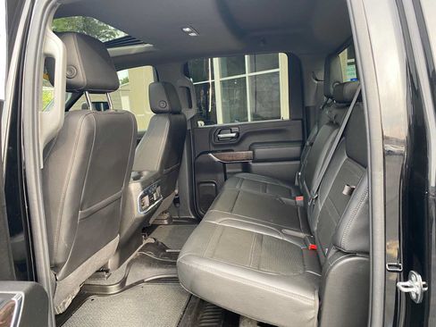 Used 2022 GMC Sierra 2500 Denali w/ Denali Black Diamond Edition AWD/4WD image 9