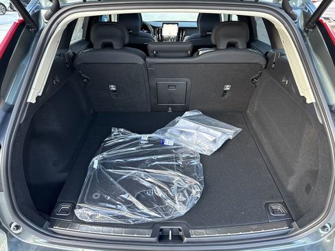 New 2026 Volvo XC60 B5 Plus AWD/4WD image 18