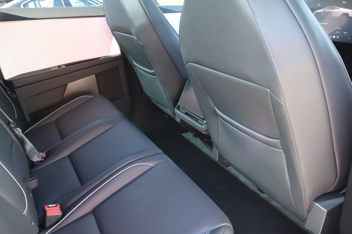 Used 2024 Tesla Cybertruck AWD Crew Cab image 36