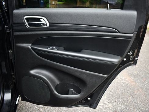 Used 2020 Jeep Grand Cherokee Altitude image 48