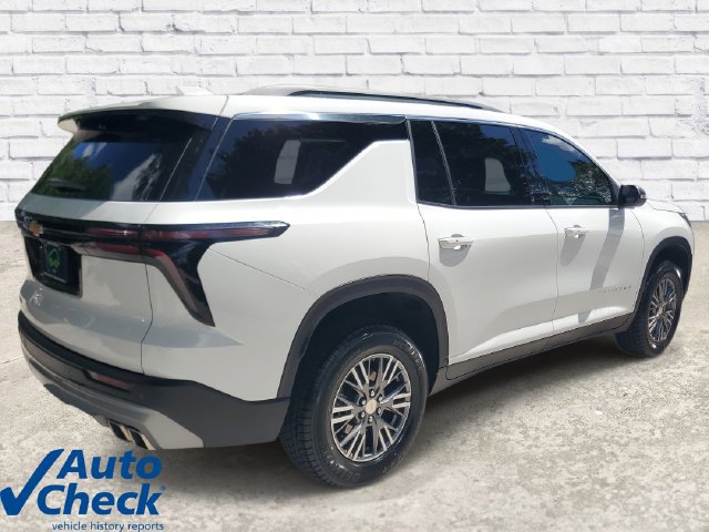 Used 2025 Chevrolet Traverse LT FWD image 4