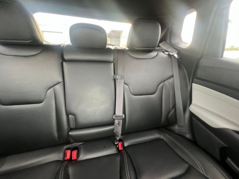 Used 2025 Jeep Compass Limited image 37